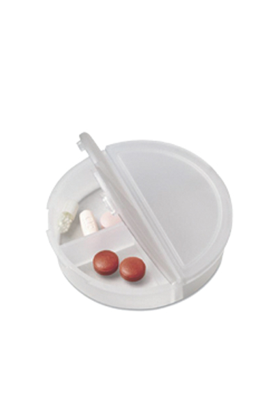 Práctico pastillero circular de plástico con 3 compartimentos.